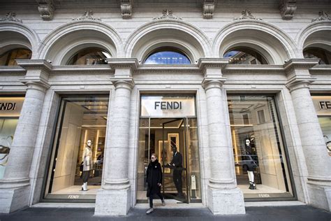 pupazzo fendi|fendi roma palazzo.